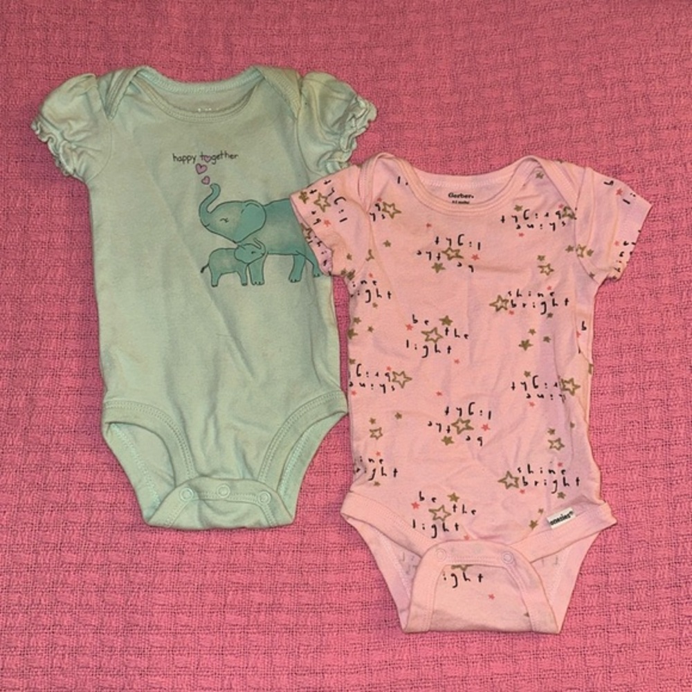 5 / $20 💖
Gerber 0 to 3 month onesies never worn